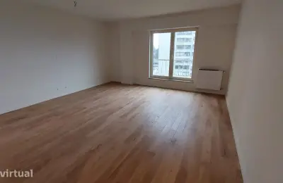 Apartamento T3 totalmente renovado (como novo), Bairro Holiywood,Porto
