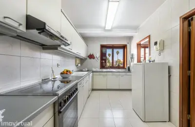 Excelente apartamento T4, em Paranhos, convertido em T3