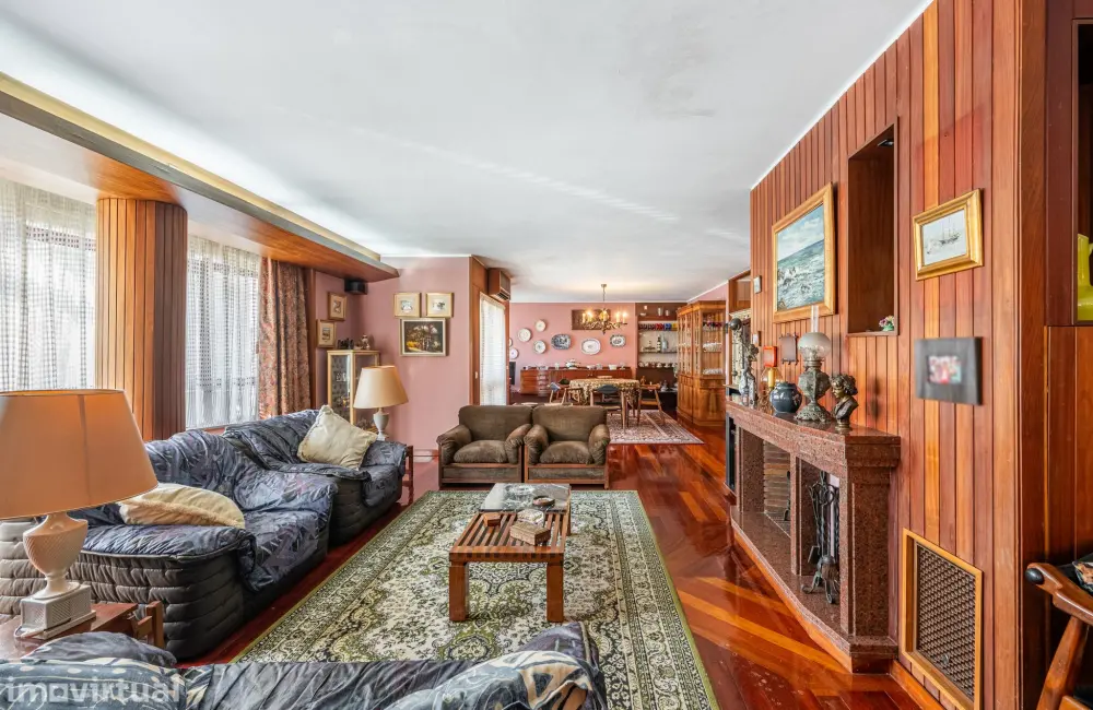Excelente apartamento T4, em Paranhos, convertido em T3