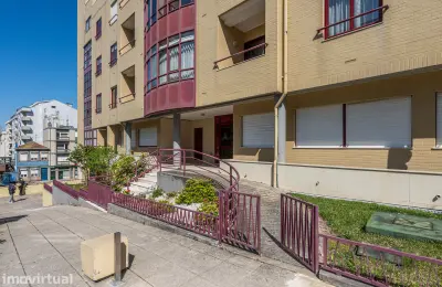 Excelente apartamento T4, em Paranhos, convertido em T3