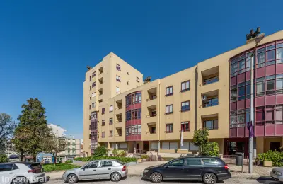 Excelente apartamento T4, em Paranhos, convertido em T3
