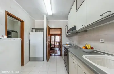 Excelente apartamento T4, em Paranhos, convertido em T3