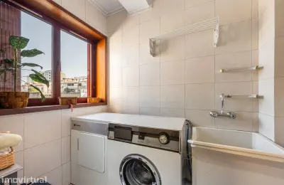Excelente apartamento T4, em Paranhos, convertido em T3