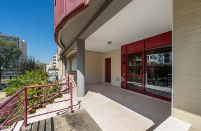 Excelente apartamento T4, em Paranhos, convertido em T3
