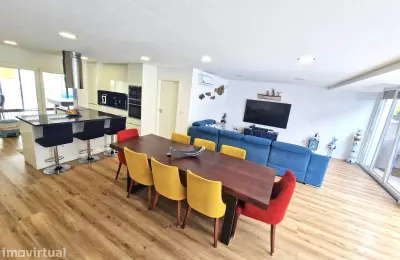 Moradia T3 com Piscina|Duas Suites|Zona Lounge| Brejoeira, Azeitão