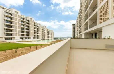 T2 Novo com terraço de 54m2 em condomínio privado c/ piscina em Loures