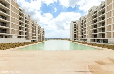 T2 Novo com terraço de 54m2 em condomínio privado c/ piscina em Loures