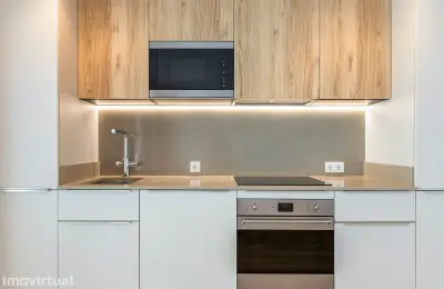 T2 Novo com terraço de 54m2 em condomínio privado c/ piscina em Loures