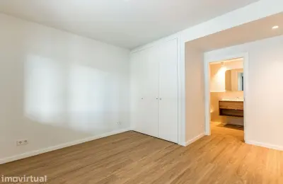 T2 Novo com terraço de 54m2 em condomínio privado c/ piscina em Loures