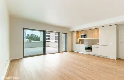 T2 Novo com terraço de 54m2 em condomínio privado c/ piscina em Loures