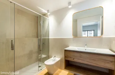 T2 Novo com terraço de 54m2 em condomínio privado c/ piscina em Loures