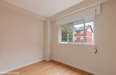 Apartamento T4 à venda na Praceta José Régio, 60