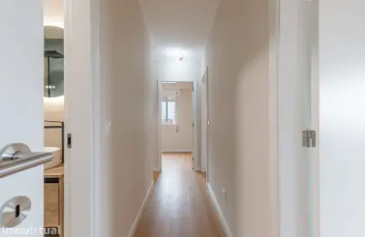 Apartamento T4 à venda na Praceta José Régio, 60