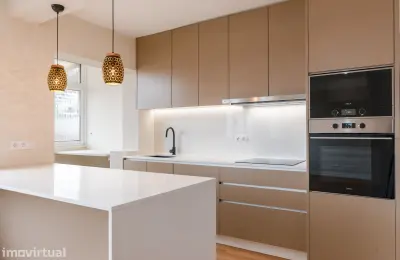 Apartamento T4 à venda na Praceta José Régio, 60