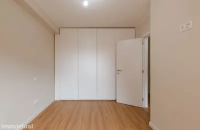 Apartamento T4 à venda na Praceta José Régio, 60