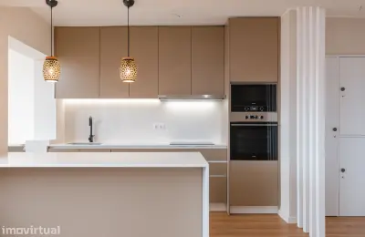 Apartamento T4 à venda na Praceta José Régio, 60