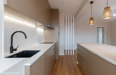 Apartamento T4 à venda na Praceta José Régio, 60