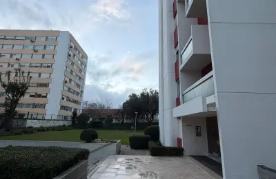 Quarto mob. cama de solteiro wc priv Condomín. Qta da Luz - Carnide