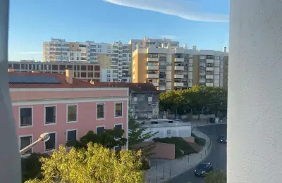 Quarto mob. cama de solteiro wc priv Condomín. Qta da Luz - Carnide