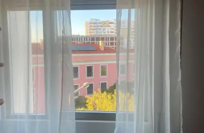 Quarto mob. cama de solteiro wc priv Condomín. Qta da Luz - Carnide