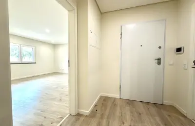 Apartamento T2 com Garagem Box para 3 carros