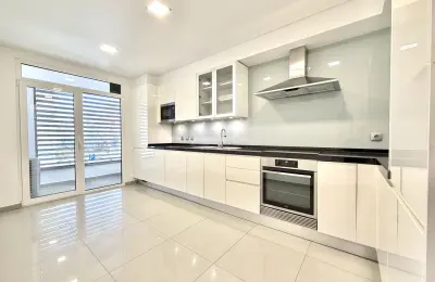 Apartamento T2 com Garagem Box para 3 carros