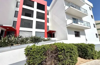 Apartamento T2 com Garagem Box para 3 carros