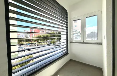 Apartamento T2 com Garagem Box para 3 carros