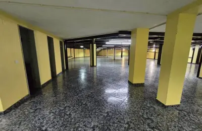 Loja vc Armazém com cerca de 950 m² divididos em 2 andares.