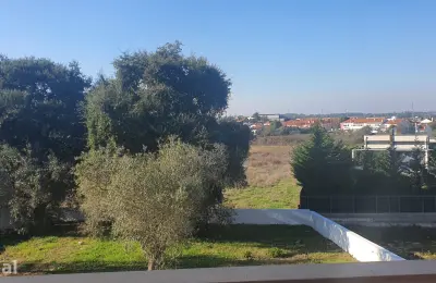 Arrenda-se — Moradia T4 remodelada perto Lisboa (Qta Anjo) -€1.990/mês