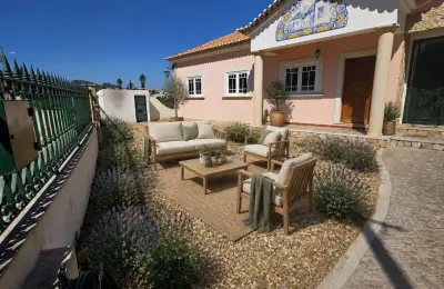 Arrenda-se — Moradia T4 remodelada perto Lisboa (Qta Anjo) -€1.990/mês